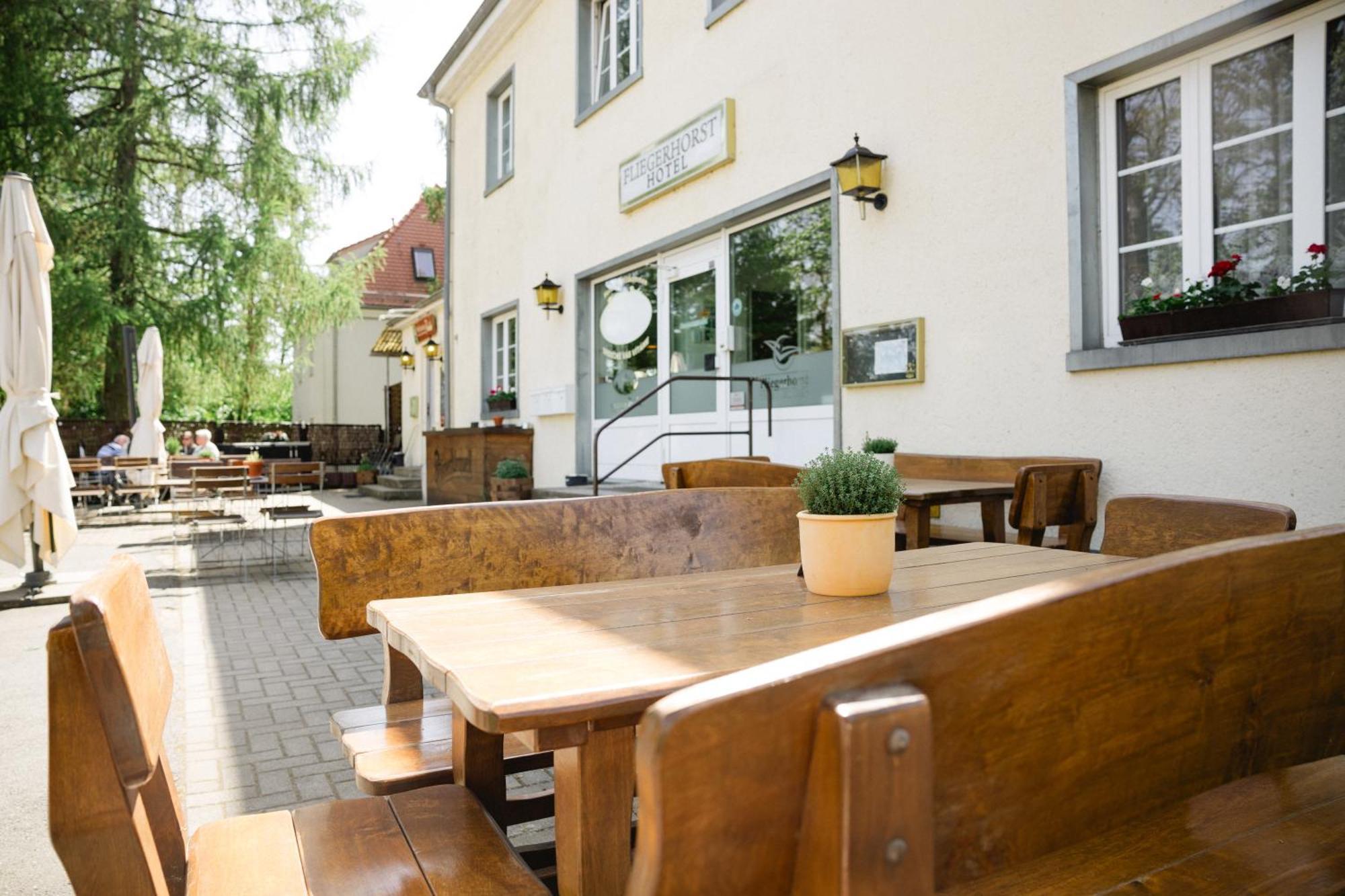 Fliegerhorst Hotel Dresden Eksteriør billede